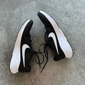 Nike Revolution 7 Women's Road Running Shoes Sz 8.5 (Extra Wide) Black / White